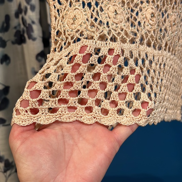 Unique and Delicate, light peach color, crocheted top - Picture 4 of 7